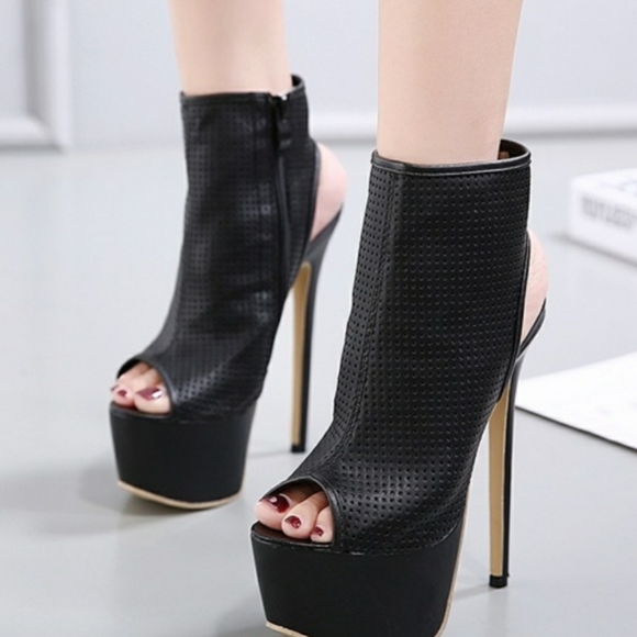 High heeled booties - Picture 3 of 7